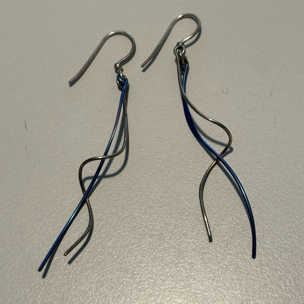 Silver twisty earrings